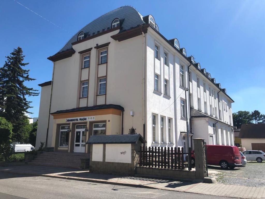 Grandhotel Нови-Бор Экстерьер фото